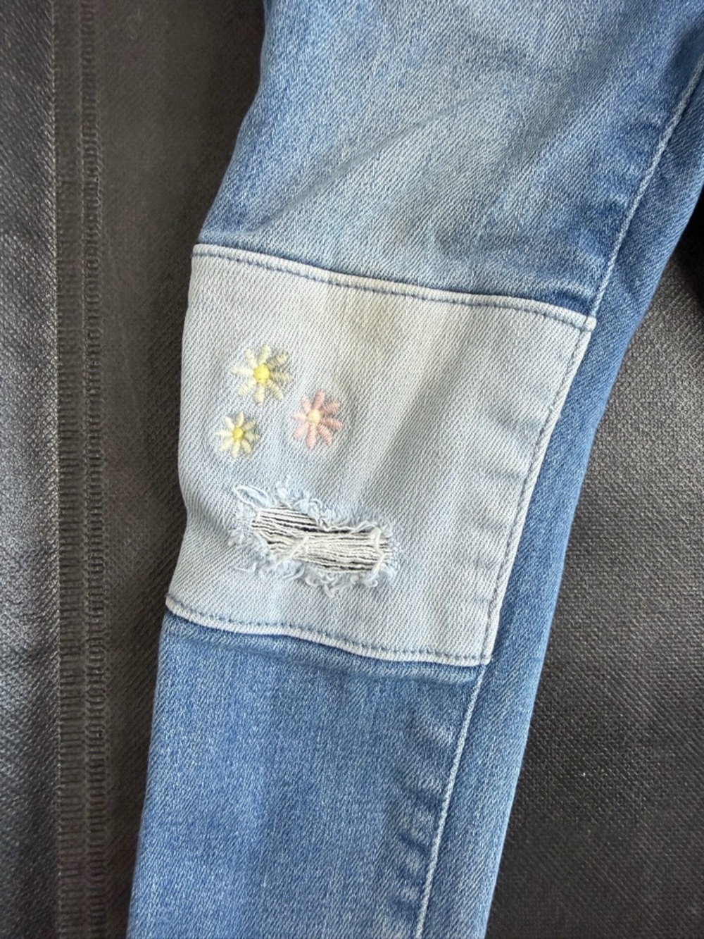 GAP Light Blue Denim Jegging Ankle Jeans with Floral Accents 2Y Girls - Picture 4 of 5